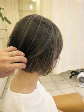 アルト(ALTO) 大人可愛いショートボブ黒髪暗髪×ナチュラルハイライト