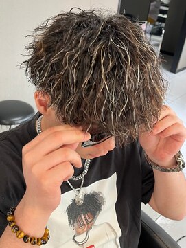 アイズ 海老名(AIZU) ツイストスパイラルパーマ メンズパーマ メンズハイライト 眉毛