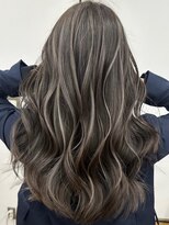 ヨロ 上野(YOLO)&nbsp;ハイライトカラーミルクティーベージュブリーチレイヤーカット