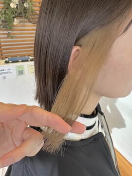 アカラ ヘアー akala ｈair ミルクティーインナーカラー