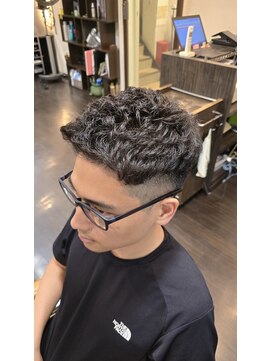 オムヘアーバイグルーマーズ(HOMME HAIR by GROOMER/S) コテパーマ　フェザーアップ　HOMMEHAIR２nd江ヶ崎