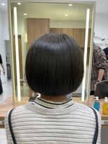 ケンジ 湘南台(KENJE)&nbsp;艶カーキグレージュ×コロンとボブ