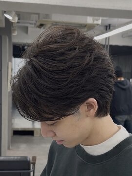 オーバル ジングウマエ(OVARL jingumae) フェザーショートパーマセンターパート