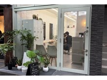 リズ(Rizz)の雰囲気（下北沢駅徒歩１分◎観葉植物が映える外観♪）