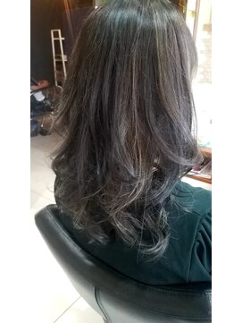 オッジ ヘアー ジャッロ(Oggi Hair giallo) 大人なスタイルに