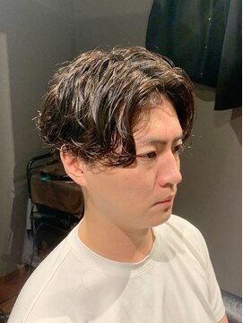 ビーダンディー(Bee dandy) ビジネスツーブロックマッシュ ミディアムパーマ センターパート