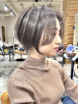 セラ(cella) グレージュハイライト×ショート【岡村大介】