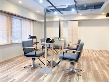 サロン ウナ(Salon una)の写真/【南郷13丁目駅徒歩30秒】北欧風で落ち着いた清潔感のある空間＊少人数×マンツーマンで対応します◎