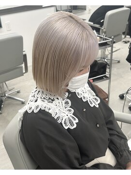 レアル 心斎橋 大阪(REAL) ホワイトブロンド