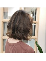 アミトヘアアンドサロン(amito hair&salon)&nbsp;小顔に◎抜け感と浮遊感でおしゃれな切りっぱなしボブ