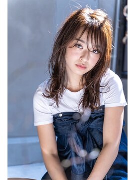 テイラー(Taylor) 【Taylor 】☆大宮 大人可愛いゆる巻きミディ