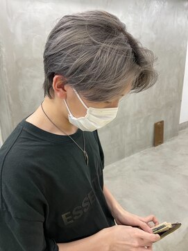 スー 渋谷(suu) シルバーグレーナチュラルマッシュ　センターパート　ニュアンス