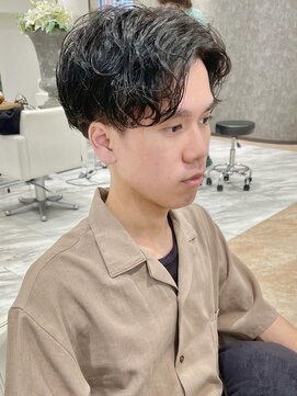 コーゾーギンザ 上野御徒町店(KOZO GINZA) 縦落ちスパイラルパーマ/センターパートスタイル