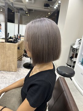 イム(IMU) 大人かわいいボブ×グレージュカラー