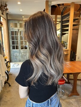 アントルポ(entrepot) contrast highlight