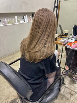 モノトーン(MONOTONE) ベージュカラー