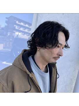 ウィスカーズ(Whiskers) カット×スパイラルパーマ