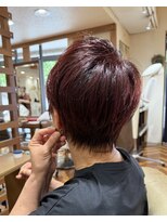 ドゥワドフェパッソ(Doigt de fee passo) ベリーショートにワインレッドを添えて