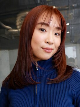オーオ シカシカ(OOO YY) ミディアム顔まわりレイヤー×ブリーチなしオレンジカラー
