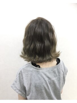 ラウレア(Laule'a) 外ハネウェービーカジュアルボブ