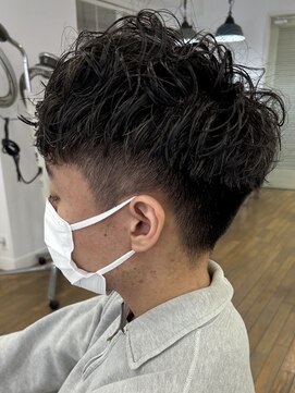 ヘッズ 本八幡店(HEADS) MEN'S HAIR  センターパート　ツイストスパイラル　コンマヘア