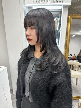 リア(riah) ストレート/レイヤー/デザインカット/艶髪/垢抜けスタイル