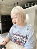 ヲタク(wotaku.)&nbsp;ホワイトベージュブロンドカラーケアブリーチ切りっぱなしボブ