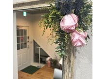 オダマ(Odama)の雰囲気（階段を上がると右手に小さな三角窓があります[髪質改善/頭浸浴]）