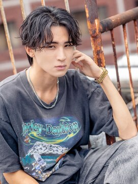 ララルーモ(LaLarOomo) スパイラルパーマ×センターパート