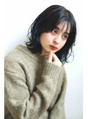 ミディアムレイヤーボブルフ黒髪ネビージュ小顔ワンレン20代30代
