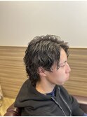 メンズパーマ波巻きマッシュウルフ黒髪カジュアル