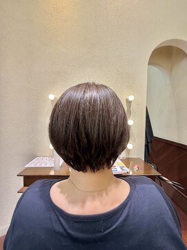 エルサフィロ ヨドヤバシ(el zafiro yodoyabashi) 【el zafiro yodoyabashi】大人女性のミニボブスタイル