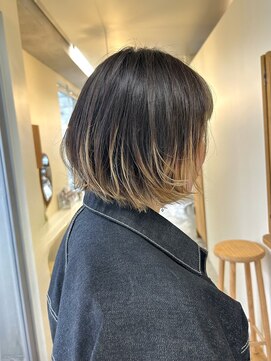 黒髪ミニボブレイヤーブロンドエンドカラーハイライト