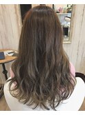巻き髪ロングヘアー
