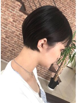 ティアラ バイ アーティック Tiara by artic 【女子力UP】黒髪の耳掛けショート