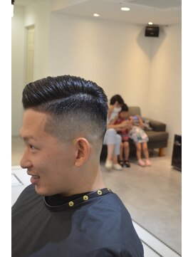 ザワイケーピー(THE YKP) フェード　サイドパート　バーバースタイル