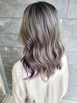 ゴットラトゥール(GOTTO LATOUR) ホワイトグレージュカラー外国人風ハイトーンインナーカラー