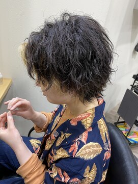 エル(EL by green) 《tomi》波巻きパーマ×ショートウルフ