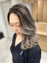 アヴァンス 京橋店(AVANCE)&nbsp;バレイヤージュで筋感のあるかきあげ前髪スタイル