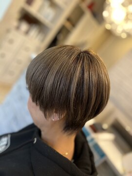 リシャール(R’E CHALE) グレージュ×大人ショート