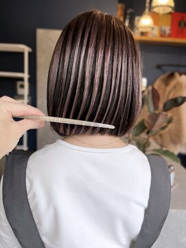 リノショアーズ 日本大通り店(RINOSHORES) ハイトーンブリーチダブルカラー大人美人艶感切りっぱなしボブ