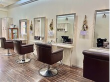 リアン アムール(Lien・amour hair make)の雰囲気（ナチュラルな落ち着いた雰囲気の店内です。）