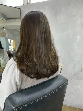 オーストヘアー リュウール(Aust hair Lueur) オリーブグレージュ