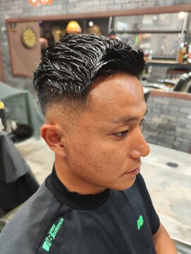 フォーコーナーズカットショップスリーセント 栄(FourCornersCutShop 3/cent) フェザーアップ/スキンフェード/フェードカット