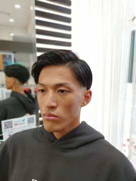 シアニスタ ツーブロック　フェードカット　男の色気ショート
