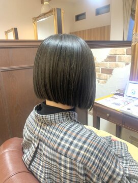 アドラーブル 女池店(adorable) 【前下がりきりっぱボブ】【オリーブグレー】【20代30代】