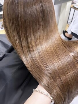 リア(riah) ダブルカラーミルクティーベージュレイヤーカット韓国ヘア