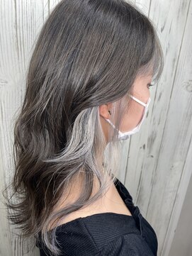 ジーナ 博多(Zina) インナーカラー×ホワイトシルバー