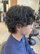 スパイラルパーマツイストパーマアップバング短髪メッシュ
