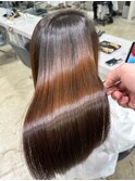 上品ツヤ髪の美髪矯正ロング